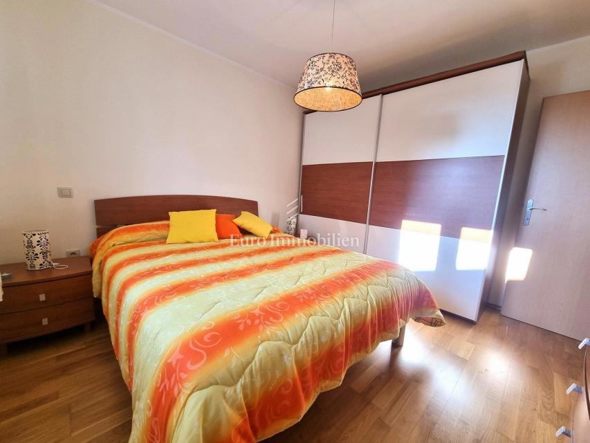 NOVIGRAD!! Apartma v 1. nadstropju, pogled na morje