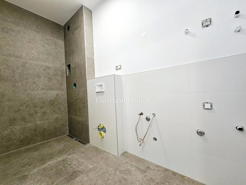 Stanovanje 150 metrov od morja, novogradnja