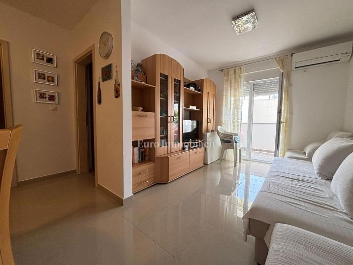 Mandre - dvosobno stanovanje v bližini plaže