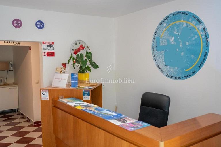 Novalja-penzion s 5 apartmaji, 2 sobama in bazenom