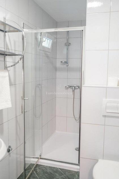 Novalja-penzion s 5 apartmaji, 2 sobama in bazenom