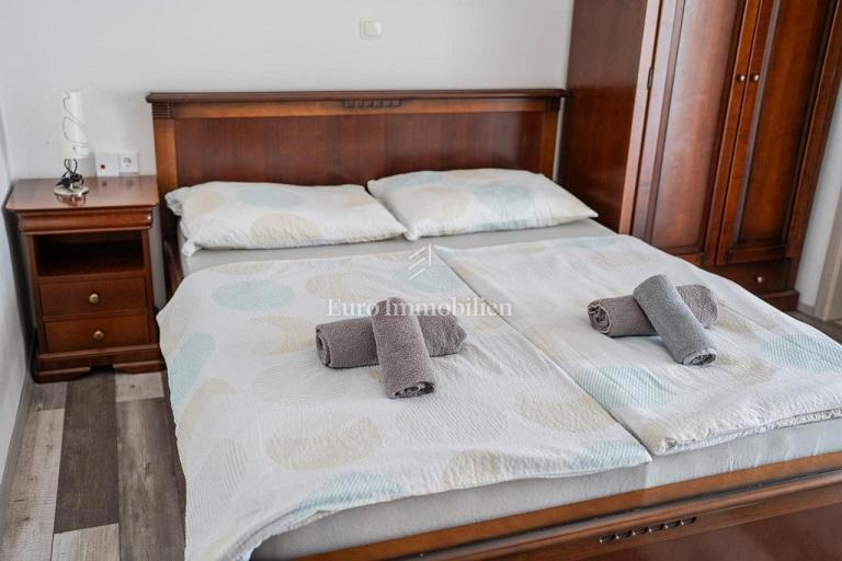 Novalja-penzion s 5 apartmaji, 2 sobama in bazenom