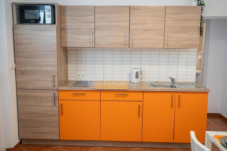 Novalja-penzion s 5 apartmaji, 2 sobama in bazenom
