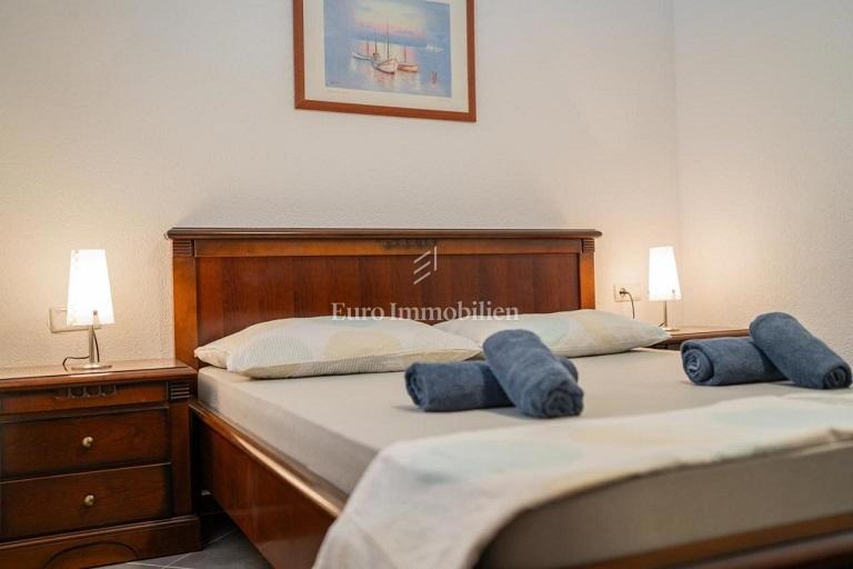 Novalja-penzion s 5 apartmaji, 2 sobama in bazenom