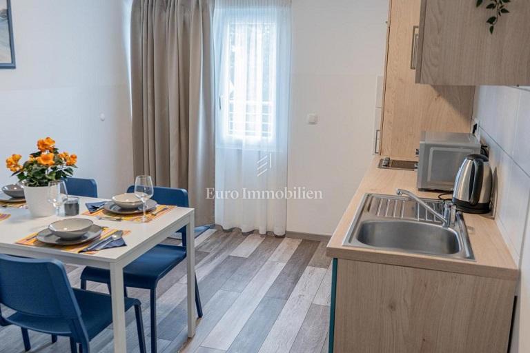 Novalja-penzion s 5 apartmaji, 2 sobama in bazenom