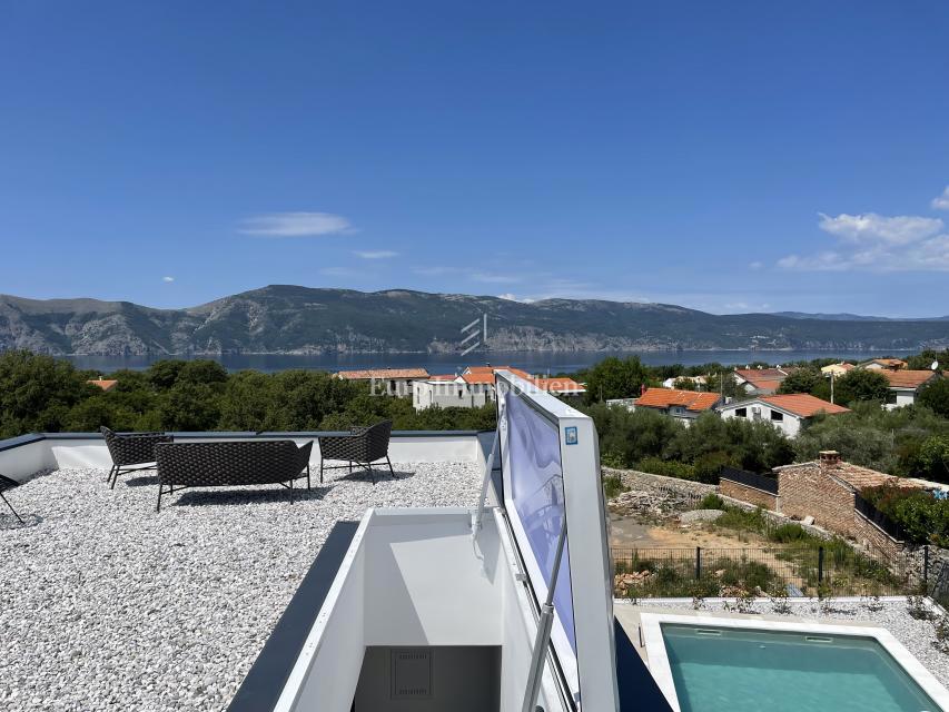 Villa s bazenom i pogledom na more na otoku Krku 