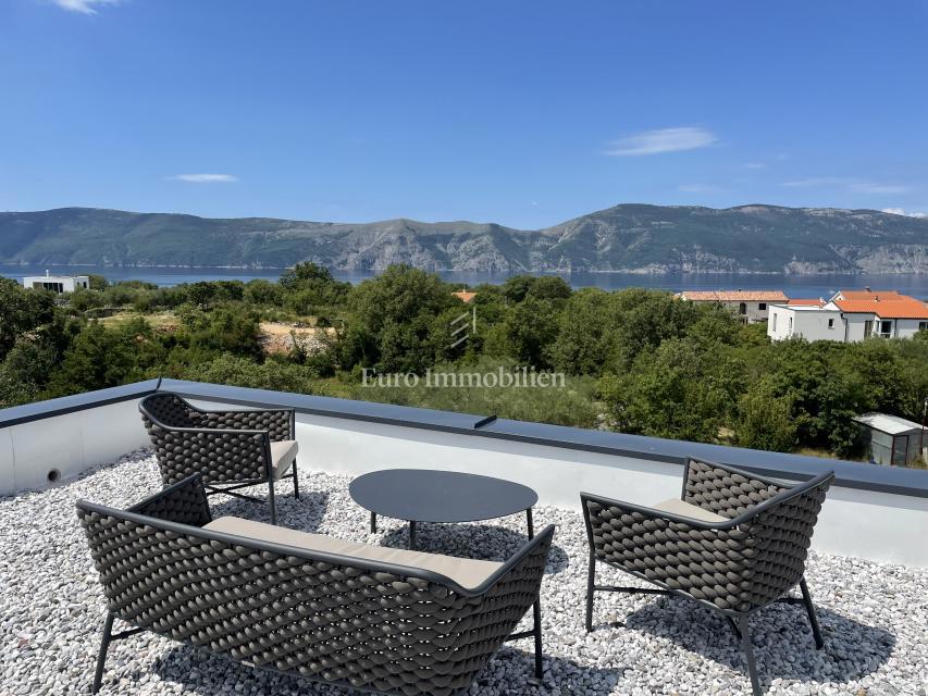 Villa s bazenom i pogledom na more na otoku Krku 