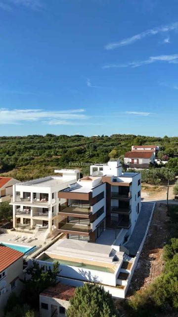 Zadar, okolica - novogradnja v bližini morja