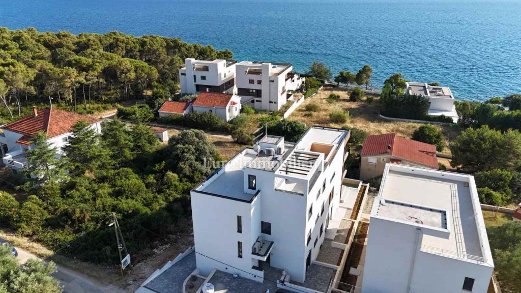 Zadar, okolica - novogradnja v bližini morja