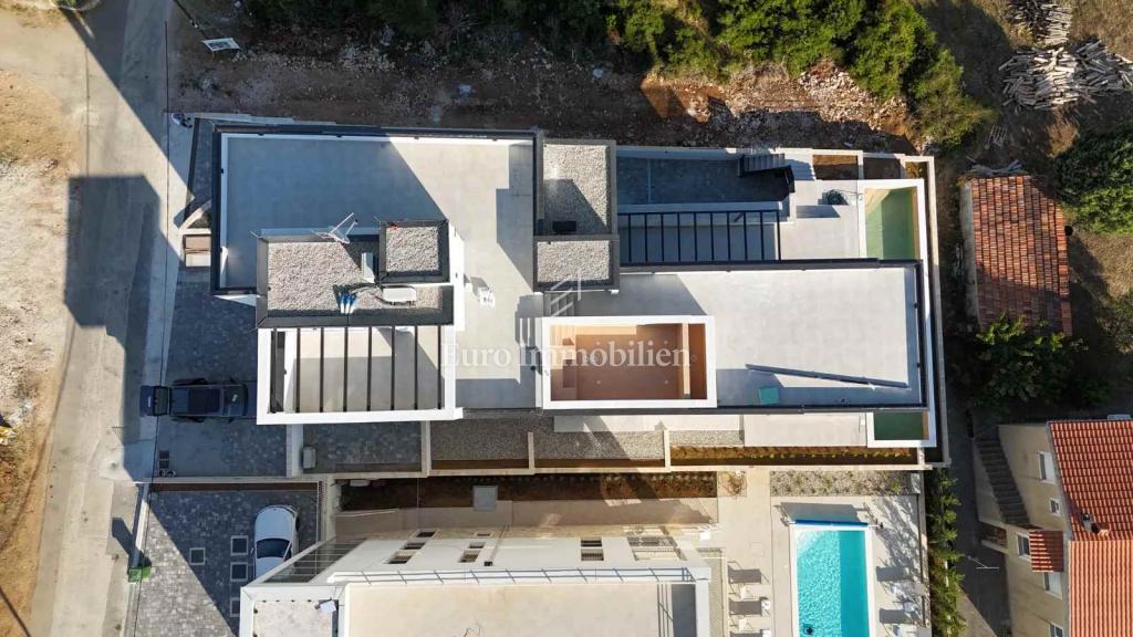 Zadar, okolica - novogradnja v bližini morja