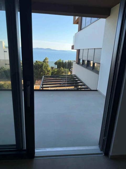 Zadar, okolica - novogradnja v bližini morja