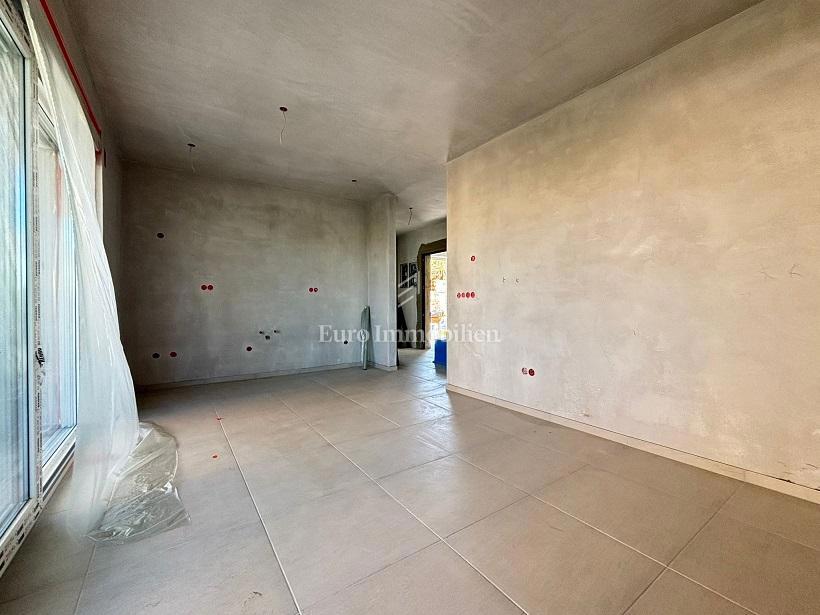 Otok Pag, Novalja – Apartma s teraso in vrtom v novogradnji