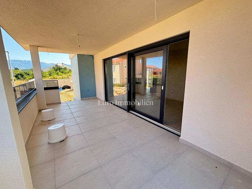 Otok Pag, Novalja – Apartma s teraso in vrtom v novogradnji