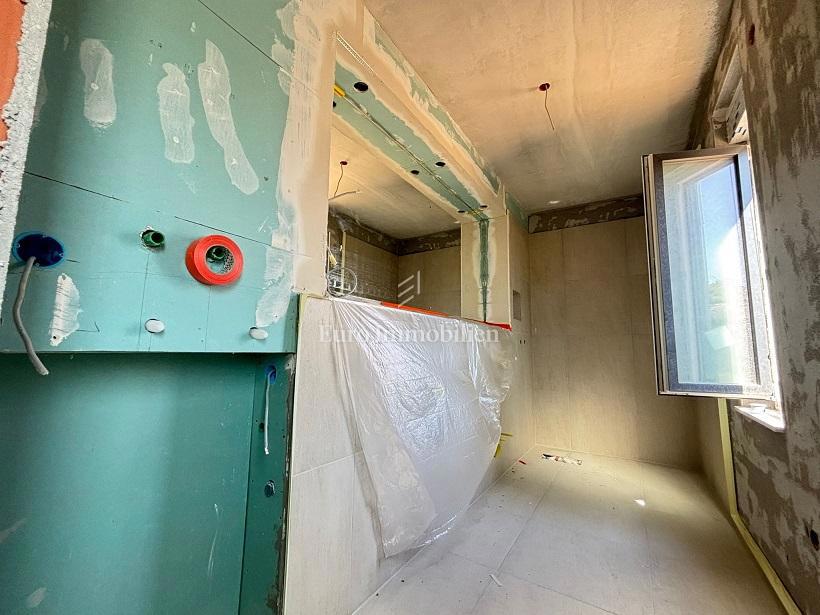 Otok Pag, Novalja – Apartma s teraso in vrtom v novogradnji