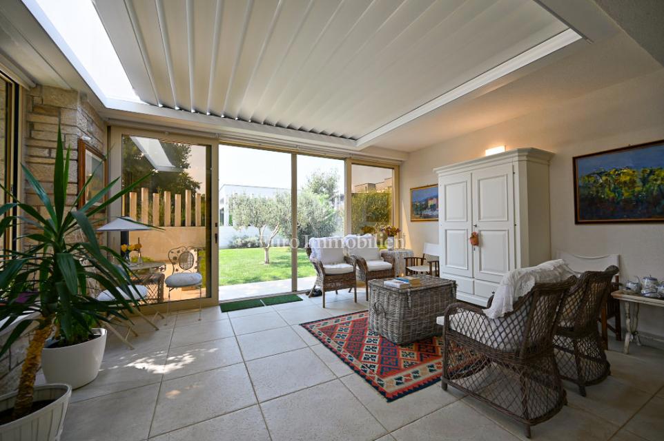 Istra, Novigrad – Opremljena hiša s čudovito urejenim dvoriščem