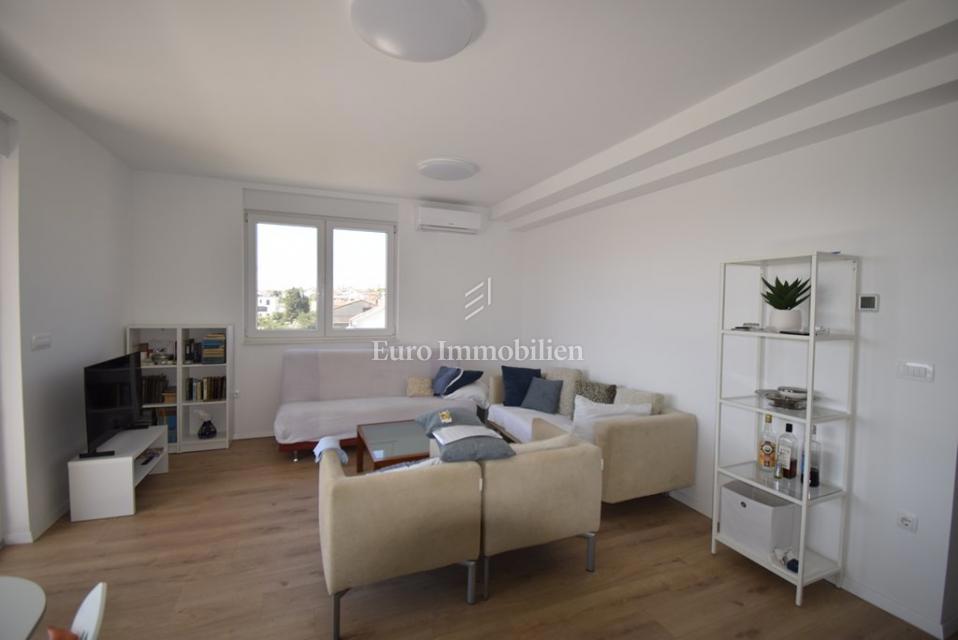 Brodarica – Stanovanje v 2. nadstropju z razgledom na morje