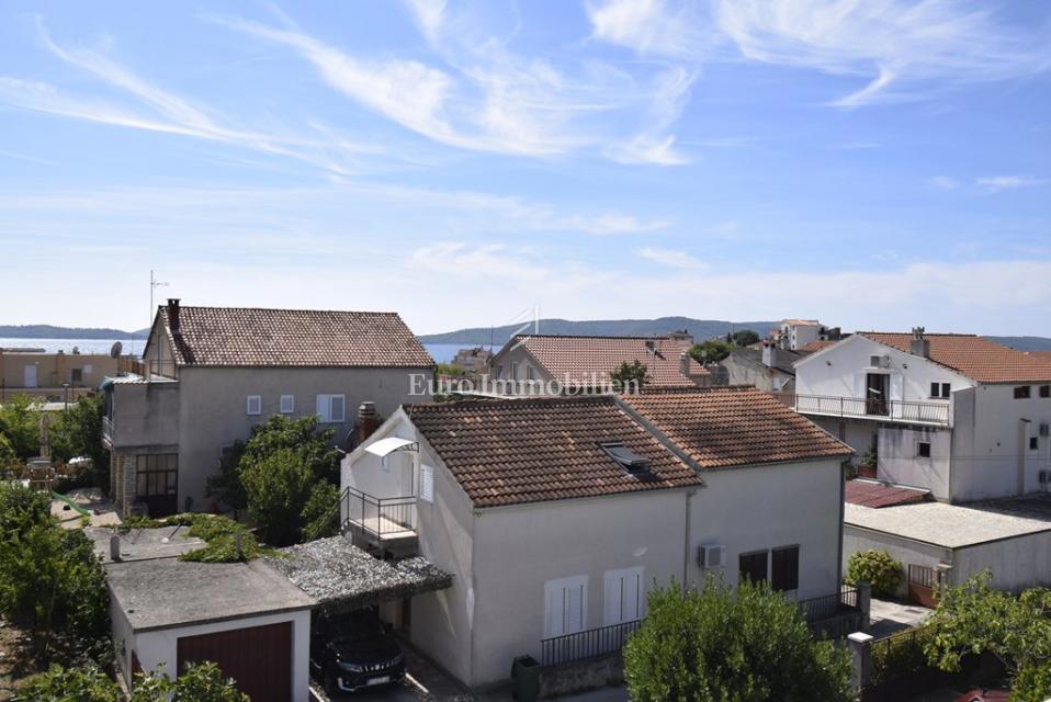 Brodarica – Stanovanje v 2. nadstropju z razgledom na morje