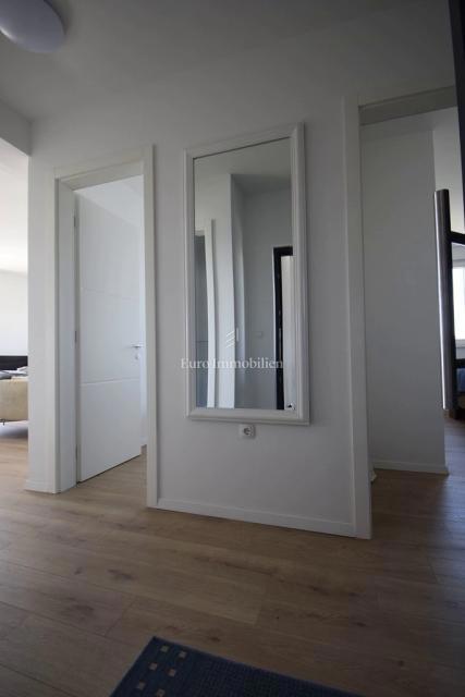 Brodarica – Stanovanje v 2. nadstropju z razgledom na morje