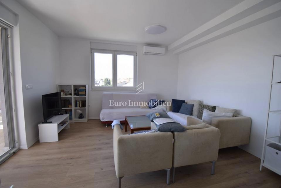 Brodarica – Stanovanje v 2. nadstropju z razgledom na morje