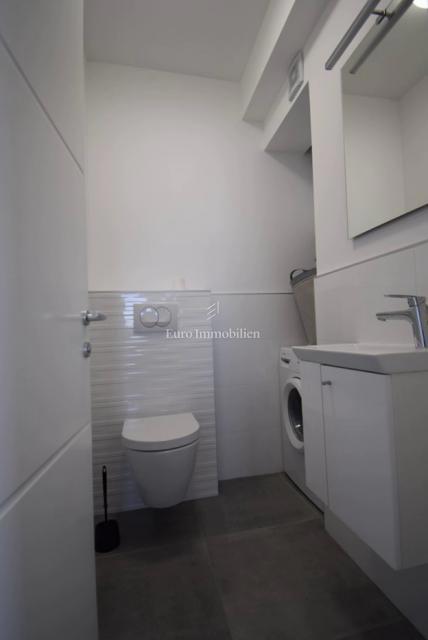 Brodarica – Stanovanje v 2. nadstropju z razgledom na morje