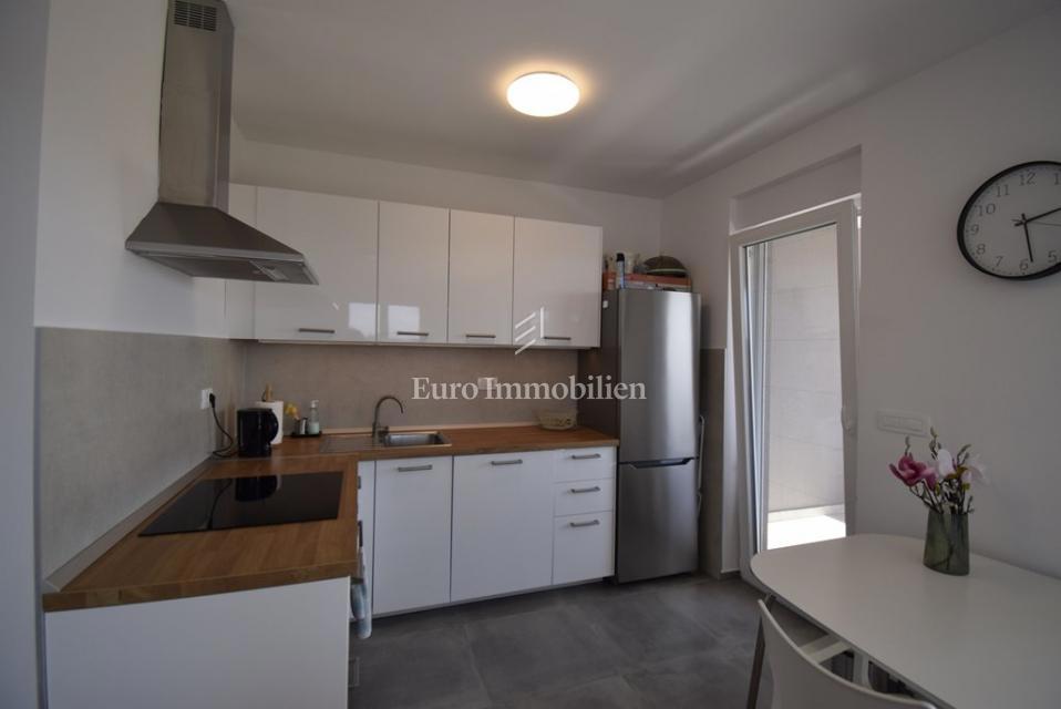 Brodarica – Stanovanje v 2. nadstropju z razgledom na morje