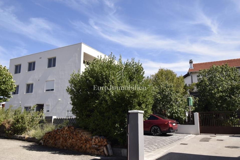 Brodarica – Stanovanje v 2. nadstropju z razgledom na morje