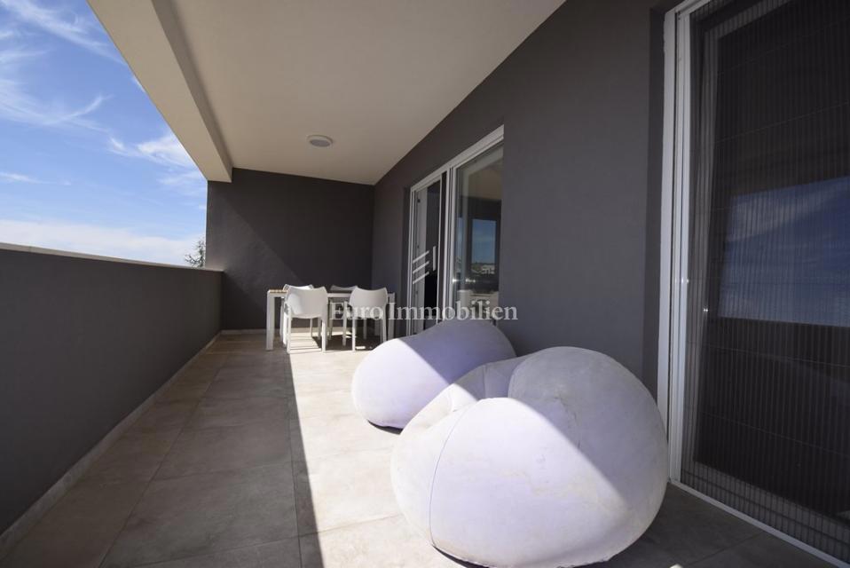 Brodarica – Stanovanje v 2. nadstropju z razgledom na morje