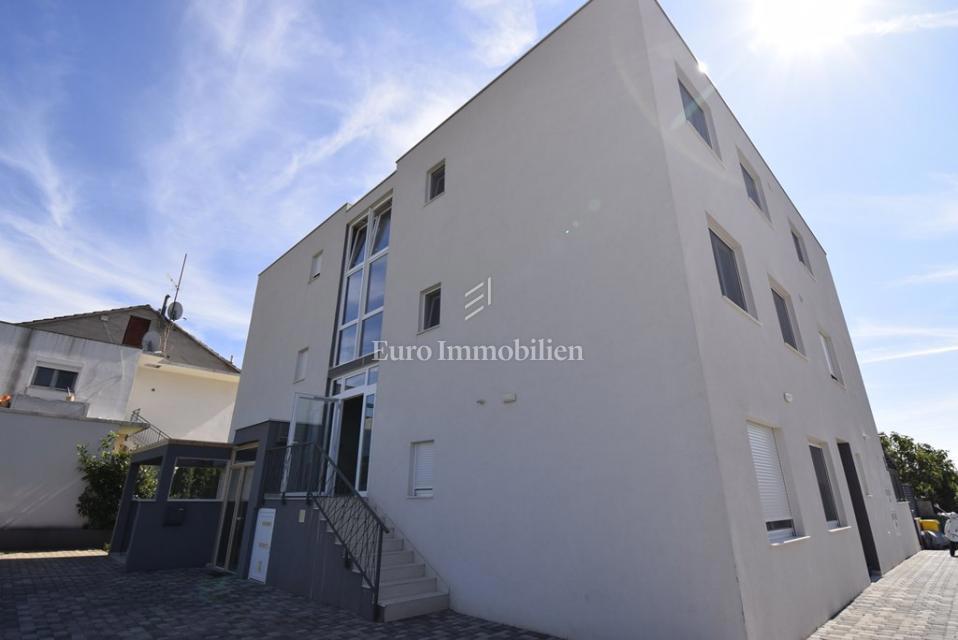 Brodarica – Stanovanje v 2. nadstropju z razgledom na morje