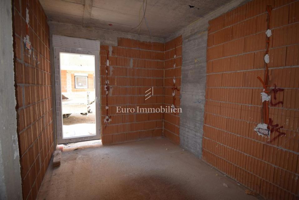 Vodice – Apartma A2 v pritličju blizu plaže