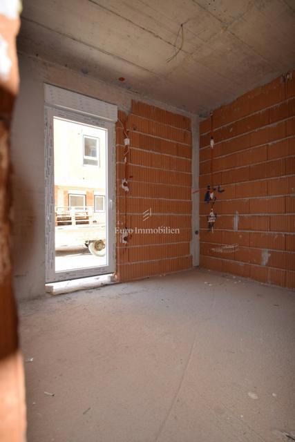 Vodice – Apartma A2 v pritličju blizu plaže