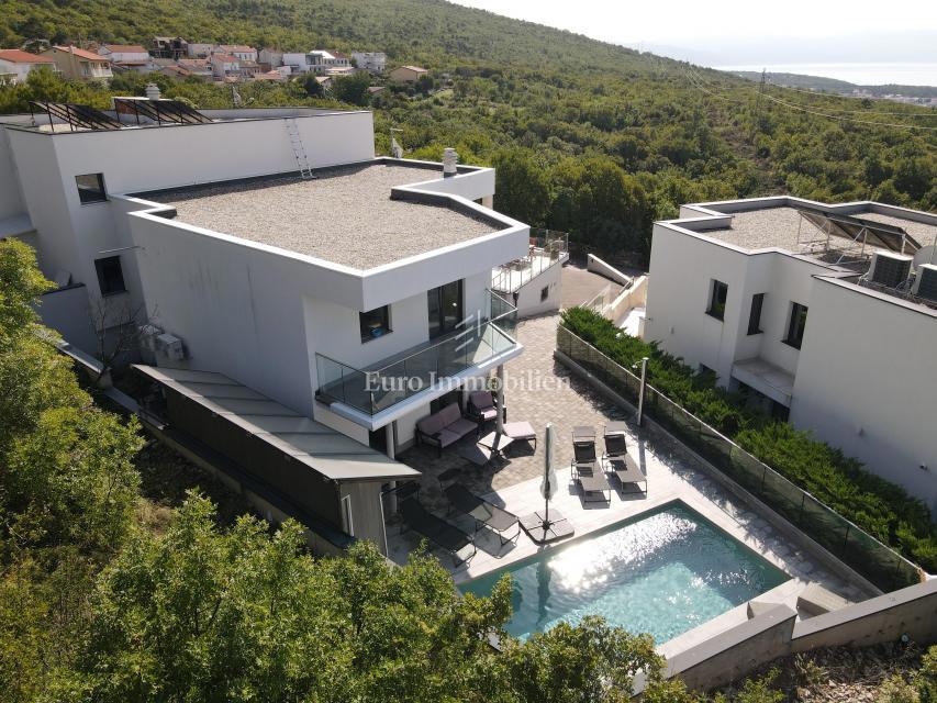 Crikvenica, Moderna hiša z bazenom, garažo in dvema stanovanjema