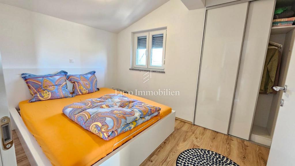 Trisobno stanovanje z razgledom na morje, 200 m od plaže – Jadranovo