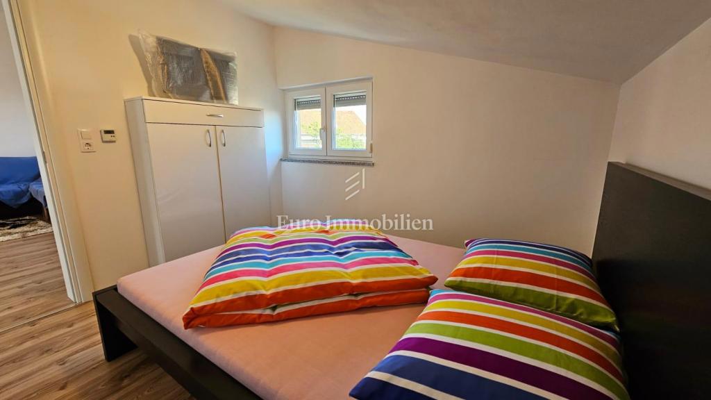 Trisobno stanovanje z razgledom na morje, 200 m od plaže – Jadranovo