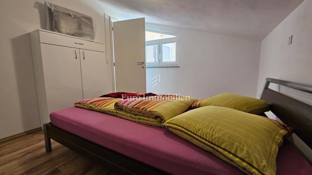 Trisobno stanovanje z razgledom na morje, 200 m od plaže – Jadranovo