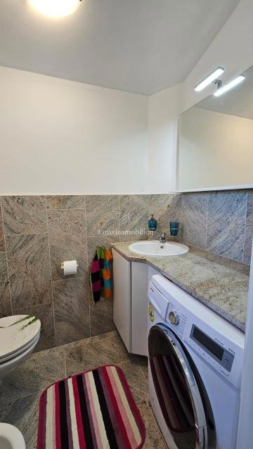 Trisobno stanovanje z razgledom na morje, 200 m od plaže – Jadranovo