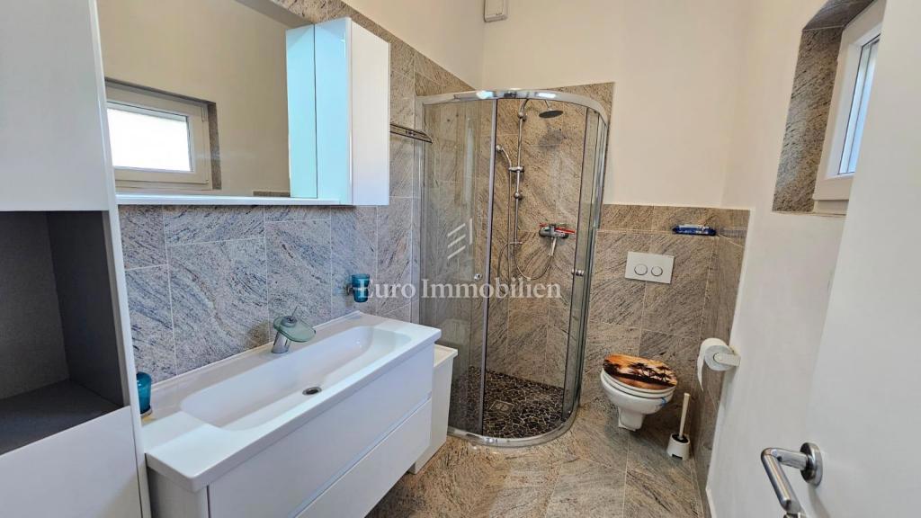 Trisobno stanovanje z razgledom na morje, 200 m od plaže – Jadranovo