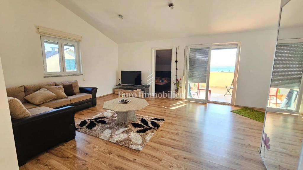 Trisobno stanovanje z razgledom na morje, 200 m od plaže – Jadranovo