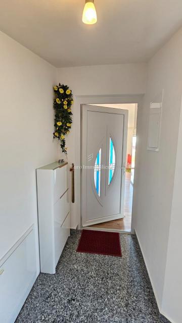 Trisobno stanovanje z razgledom na morje, 200 m od plaže – Jadranovo