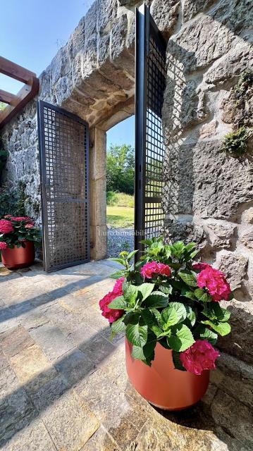 Grižane, Kamnita Hiša