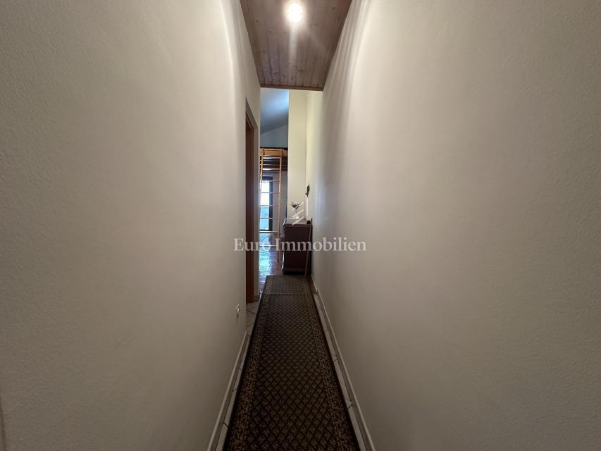 Crikvenica, Stanovanje blizu morja in centra z razgledom na morje