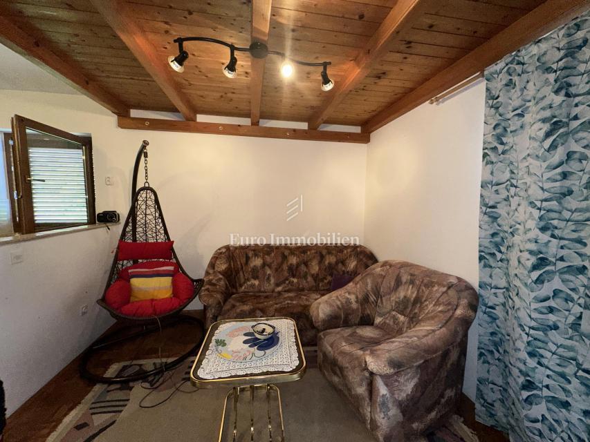 Crikvenica, Stanovanje blizu morja in centra z razgledom na morje