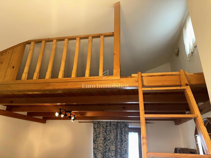 Crikvenica, Stanovanje blizu morja in centra z razgledom na morje