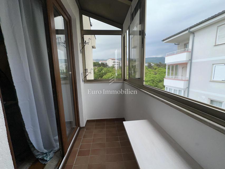 Crikvenica, Stanovanje blizu morja in centra z razgledom na morje