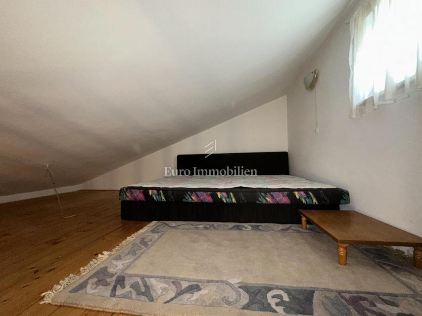 Crikvenica, Stanovanje blizu morja in centra z razgledom na morje