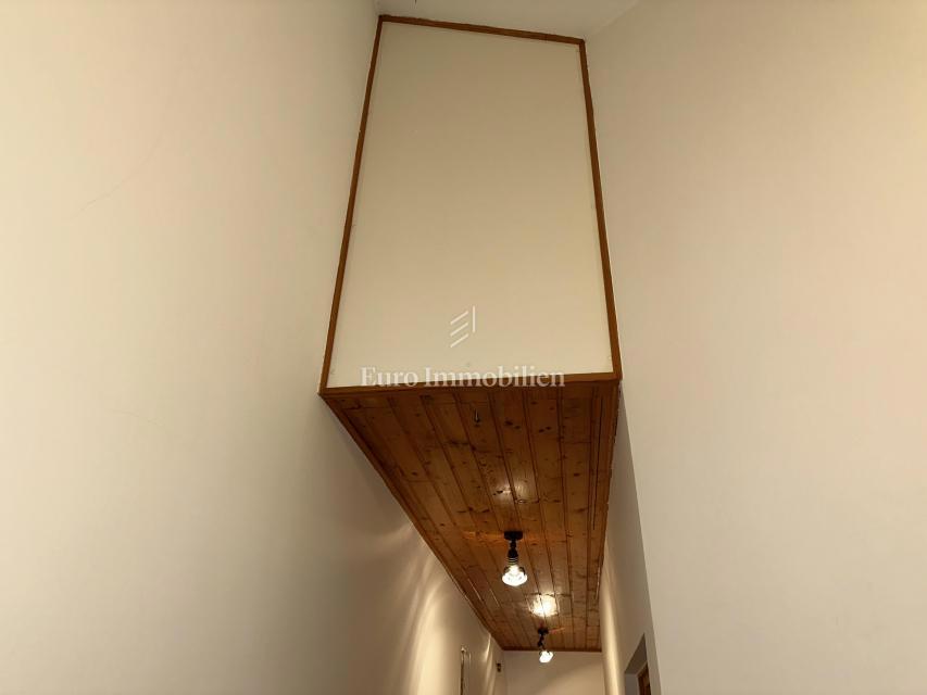 Crikvenica, Stanovanje blizu morja in centra z razgledom na morje