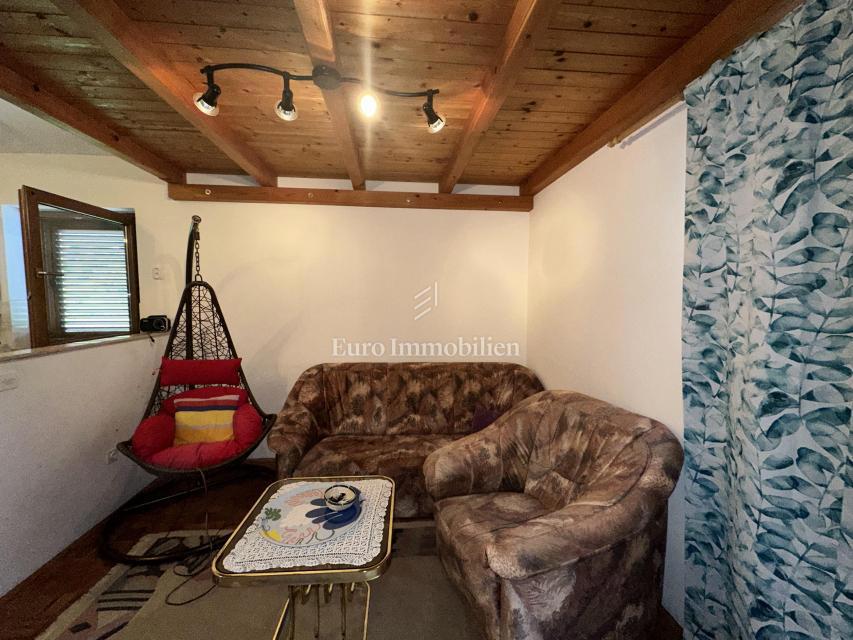 Crikvenica, Stanovanje blizu morja in centra z razgledom na morje