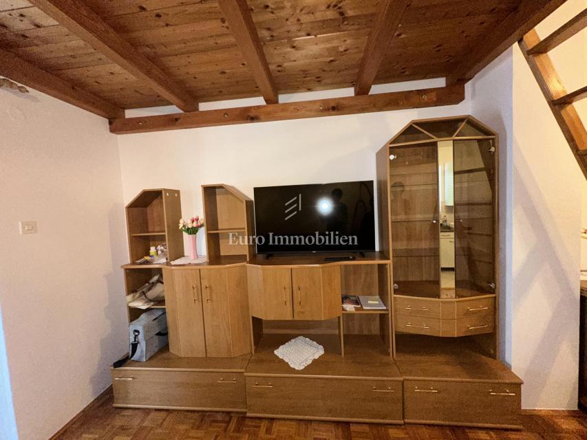 Crikvenica, Stanovanje blizu morja in centra z razgledom na morje