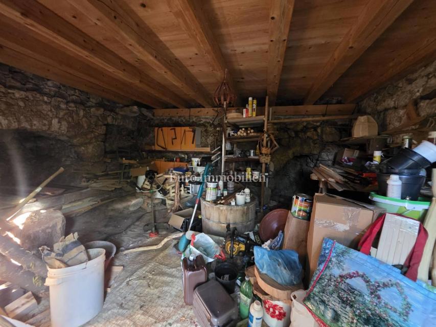 Zaledje Novega Vinodolskega, Dve hiši z veliko parcelo