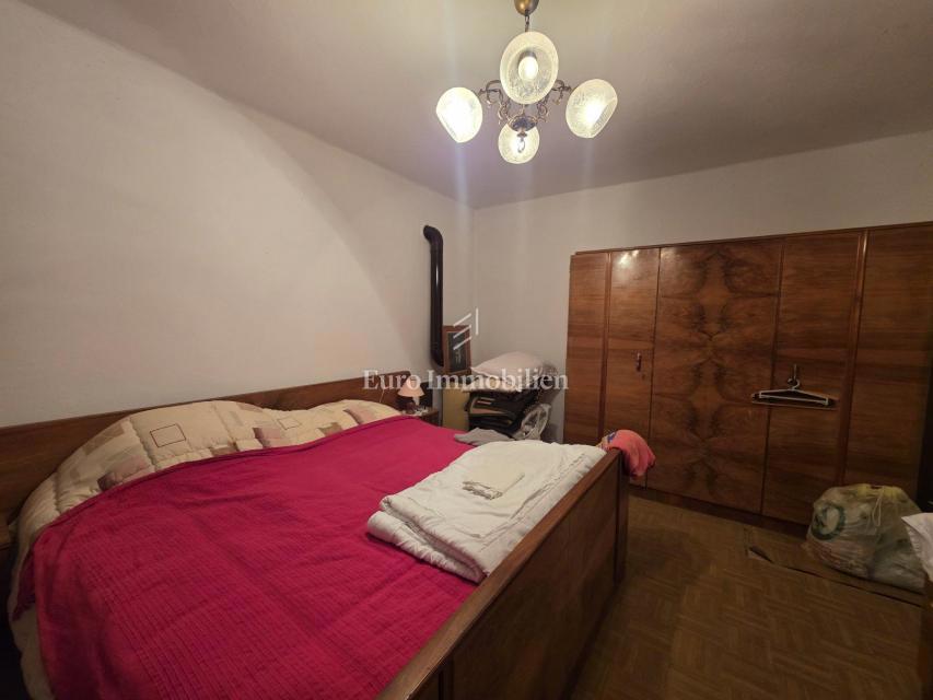 Zaledje Novega Vinodolskega, Dve hiši z veliko parcelo