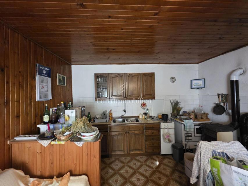 Zaledje Novega Vinodolskega, Dve hiši z veliko parcelo